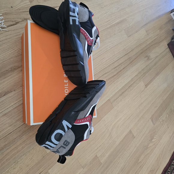 Voile Blanche Men's Black, Red, and Gray Sneakers - Picture 8 of 13